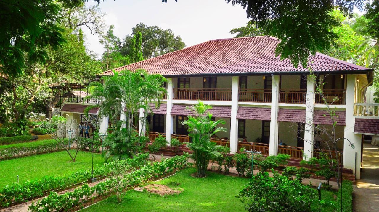 헤리티지 마두라이 호텔 외부 사진 The main building of the university
