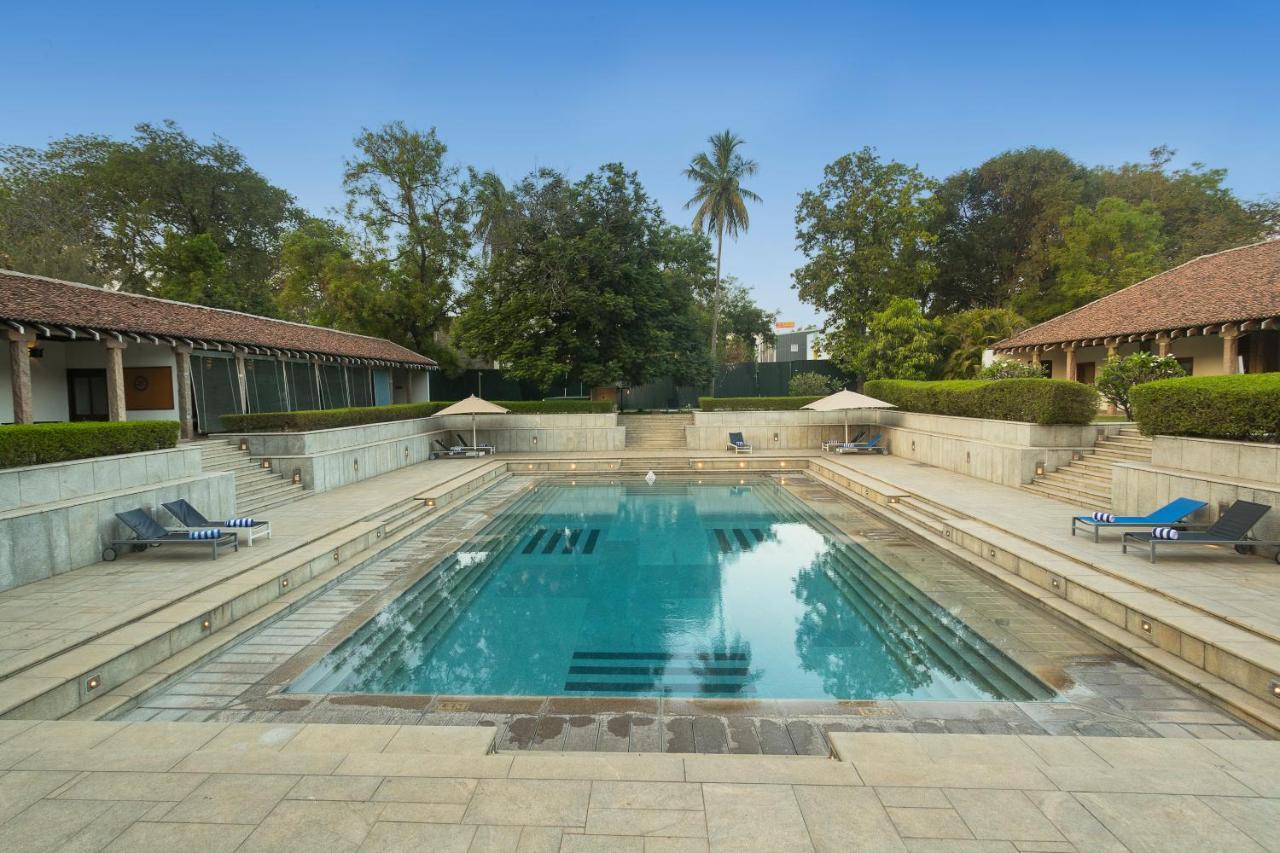 헤리티지 마두라이 호텔 외부 사진 The swimming pool at the Taj Bengal