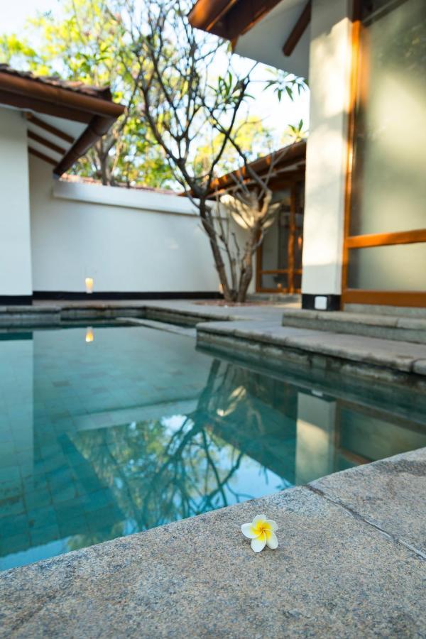 헤리티지 마두라이 호텔 외부 사진 A swimming pool at a private residence in Bangalore, India